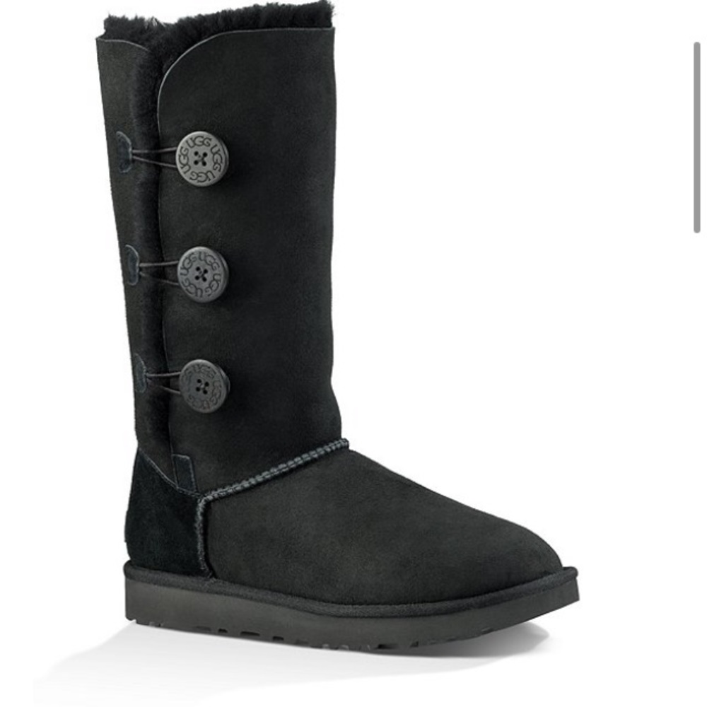 UGG Bailey Triplet with buttons in black.